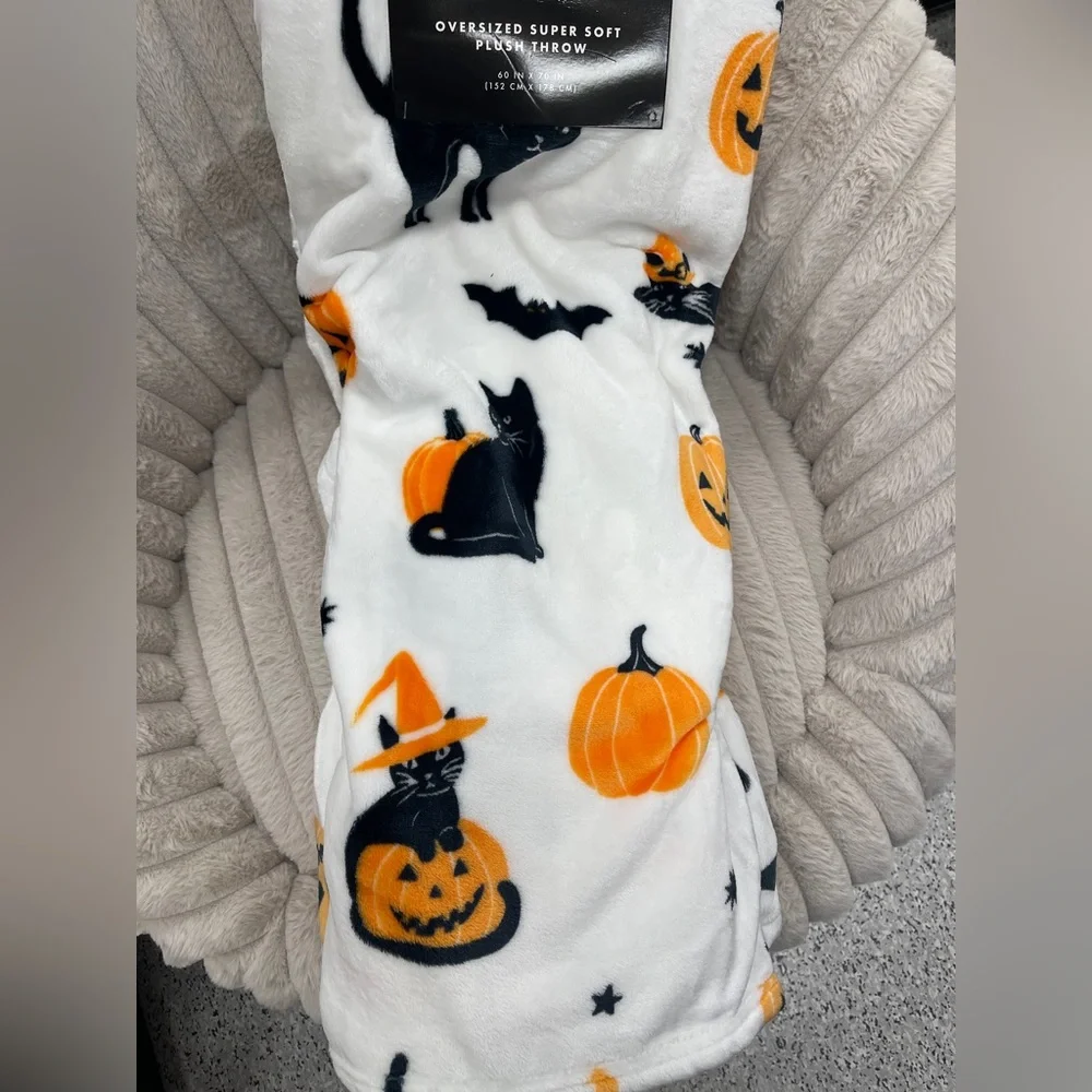 Halloween Black Cats with Pumpkins Witch Cats Mummy Cats Plush Blanket 60x70 NWT